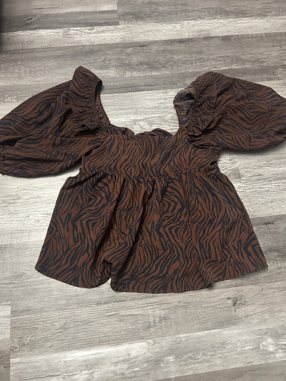 En Saison Brown and Black Zebra-Print Puff Sleeve Tunic